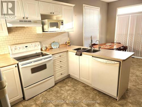 602 Aldershot Drive, Oshawa (Eastdale), ON - Indoor Photo Showing Kitchen With Double Sink