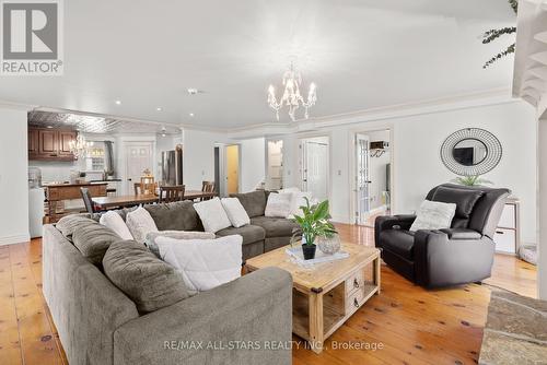 18 Blythe Shore Road, Kawartha Lakes, ON - Indoor Photo Showing Living Room