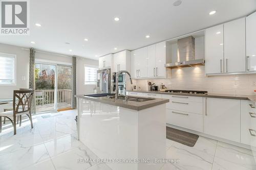 54 Fletchers Creek Boulevard, Brampton, ON - Indoor Photo Showing Kitchen With Upgraded Kitchen