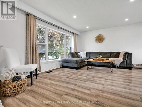 7501 Cavan Road, Hamilton Township (Bewdley), ON - Indoor Photo Showing Living Room