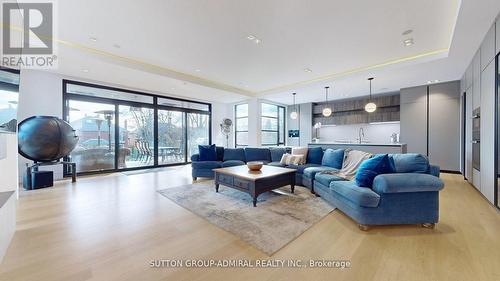 77 Risebrough Avenue, Toronto (Newtonbrook East), ON - Indoor Photo Showing Living Room