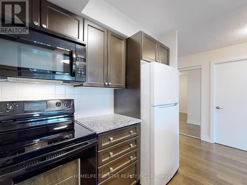 2821 - 135 Green Village Square, Toronto (Agincourt South-Malvern West), ON - Indoor Photo Showing Kitchen