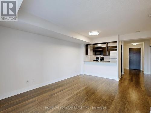 2821 - 135 Village Green Square, Toronto, ON - Indoor Photo Showing Kitchen