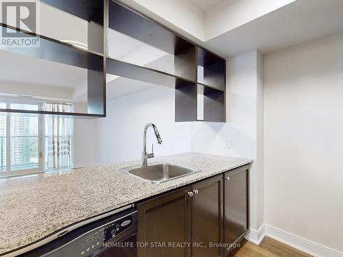 2821 - 135 Green Village Square, Toronto, ON - Indoor Photo Showing Kitchen