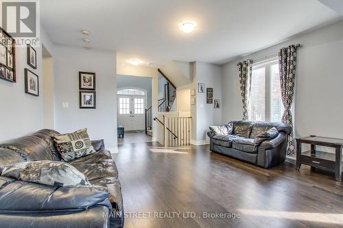 140 Meadow Vista Crescent, East Gwillimbury (Holland Landing), ON - Indoor Photo Showing Living Room