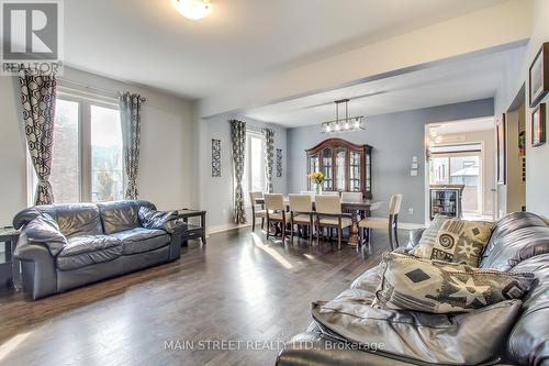 140 Meadow Vista Crescent, East Gwillimbury (Holland Landing), ON - Indoor Photo Showing Living Room