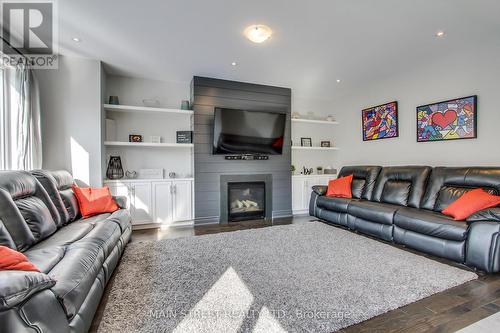 140 Meadow Vista Crescent, East Gwillimbury (Holland Landing), ON - Indoor Photo Showing Living Room With Fireplace