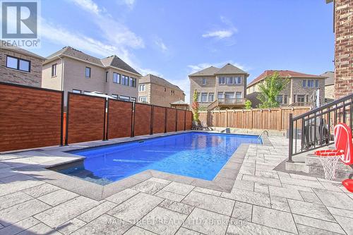 140 Meadow Vista Crescent, East Gwillimbury (Holland Landing), ON - Outdoor With In Ground Pool