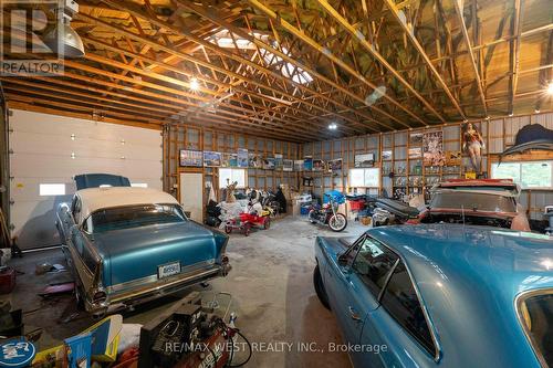 5878 4Th Line, New Tecumseth, ON - Indoor Photo Showing Garage