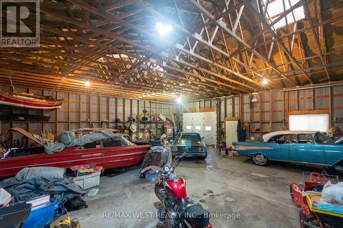 5878 4Th Line, New Tecumseth, ON - Indoor Photo Showing Garage