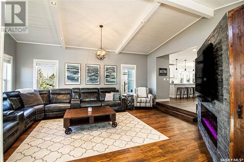 708 Bertsch Place, Meota, SK - Indoor Photo Showing Living Room