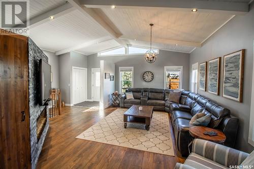 708 Bertsch Place, Meota, SK - Indoor Photo Showing Living Room