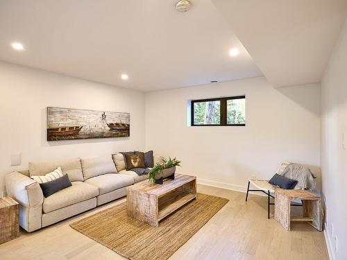 Family room - 93 Ch. Au Pied-De-La-Côte, Saint-Donat, QC - Indoor Photo Showing Other Room