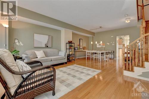 30 Pondside Private, Ottawa, ON - Indoor Photo Showing Living Room