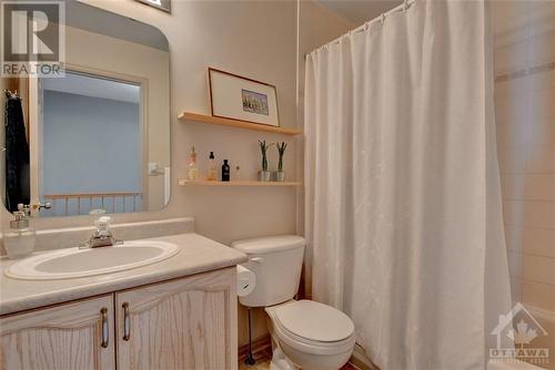 30 Pondside Private, Ottawa, ON - Indoor Photo Showing Bathroom