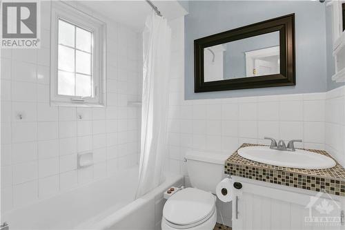 4 piece main bath - 120 Queen Mary Street, Ottawa, ON - Indoor Photo Showing Bathroom