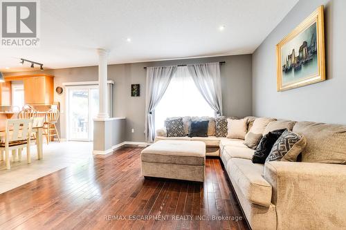 72 Sidney Crescent, Hamilton (Stoney Creek Mountain), ON - Indoor Photo Showing Living Room