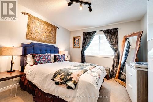 72 Sidney Crescent, Hamilton (Stoney Creek Mountain), ON - Indoor Photo Showing Bedroom