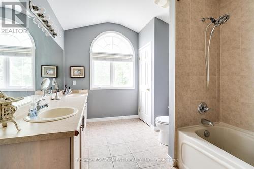 72 Sidney Crescent, Hamilton (Stoney Creek Mountain), ON - Indoor Photo Showing Bathroom