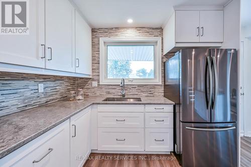 10 Windrush Crescent N, Hamilton, ON - Indoor Photo Showing Kitchen