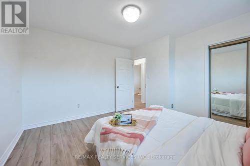 10 Windrush Crescent N, Hamilton, ON - Indoor Photo Showing Bedroom