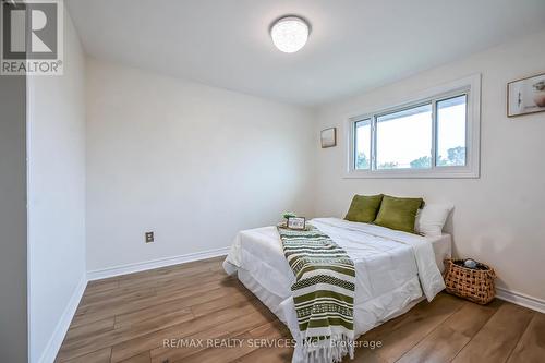 10 Windrush Crescent N, Hamilton, ON - Indoor Photo Showing Bedroom