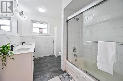 10 Windrush Crescent N, Hamilton (Lawfield), ON - Indoor Photo Showing Bathroom