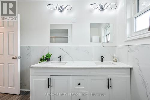 10 Windrush Crescent N, Hamilton (Lawfield), ON - Indoor Photo Showing Bathroom