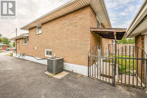 10 Windrush Crescent N, Hamilton (Lawfield), ON - Outdoor With Exterior