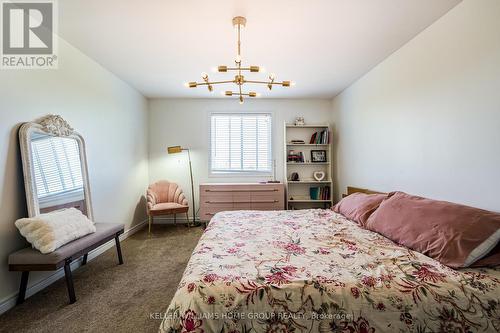 38 Grassyplain Drive, Hamilton, ON - Indoor Photo Showing Bedroom