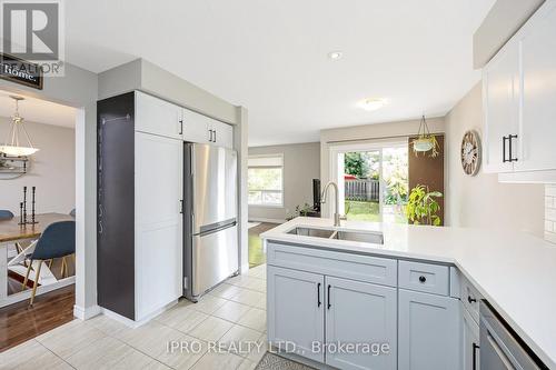 29 Maude Lane, Guelph (Grange Hill East), ON - Indoor Photo Showing Kitchen With Double Sink