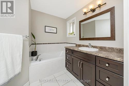 29 Maude Lane, Guelph (Grange Hill East), ON - Indoor Photo Showing Bathroom