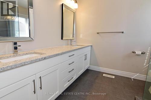 437 Tansbury Street, London, ON - Indoor Photo Showing Bathroom