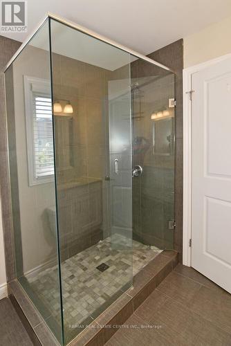 437 Tansbury Street, London, ON - Indoor Photo Showing Bathroom