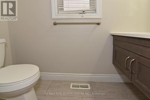 437 Tansbury Street, London, ON - Indoor Photo Showing Bathroom