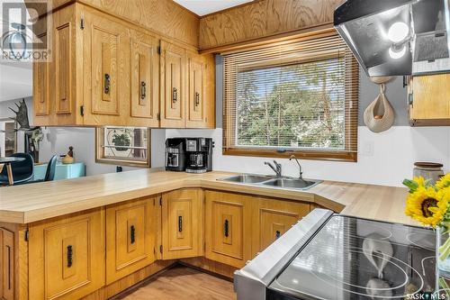 4308 Pasqua Street, Regina, SK - Indoor Photo Showing Kitchen With Double Sink