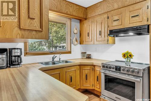 4308 Pasqua Street, Regina, SK - Indoor Photo Showing Kitchen With Double Sink