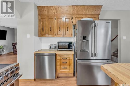 4308 Pasqua Street, Regina, SK - Indoor Photo Showing Kitchen With Stainless Steel Kitchen