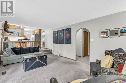 4308 Pasqua Street, Regina, SK - Indoor Photo Showing Living Room