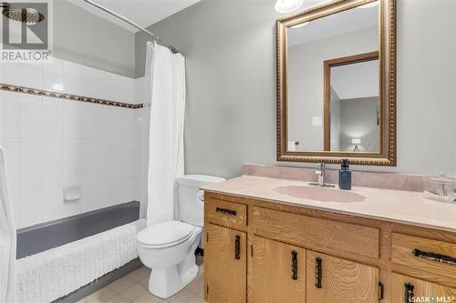 4308 Pasqua Street, Regina, SK - Indoor Photo Showing Bathroom