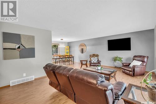 4308 Pasqua Street, Regina, SK - Indoor Photo Showing Living Room