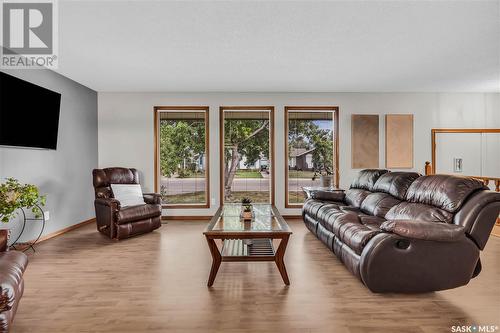 4308 Pasqua Street, Regina, SK - Indoor Photo Showing Living Room