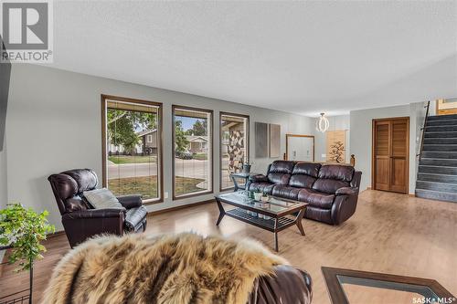 4308 Pasqua Street, Regina, SK - Indoor Photo Showing Living Room