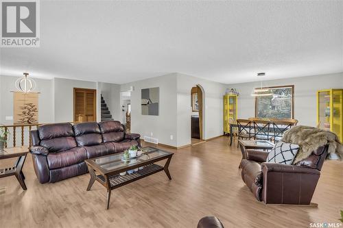 4308 Pasqua Street, Regina, SK - Indoor Photo Showing Living Room