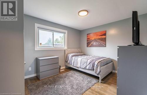 30 Larch Street, Hamilton, ON - Indoor Photo Showing Bedroom