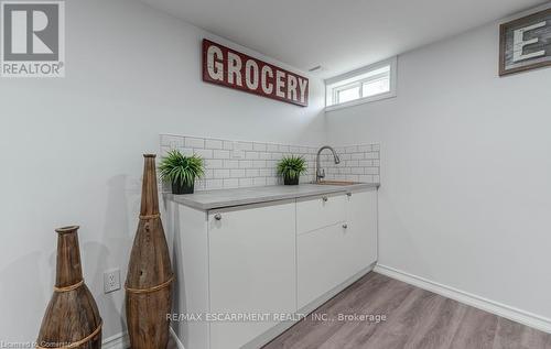 30 Larch Street, Hamilton, ON - Indoor Photo Showing Other Room