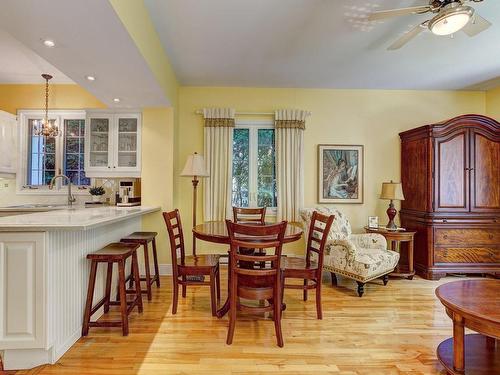 Coin-repas - 212 Av. Kindersley, Mont-Royal, QC - Indoor Photo Showing Dining Room