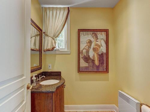 Salle d'eau - 212 Av. Kindersley, Mont-Royal, QC - Indoor Photo Showing Bathroom