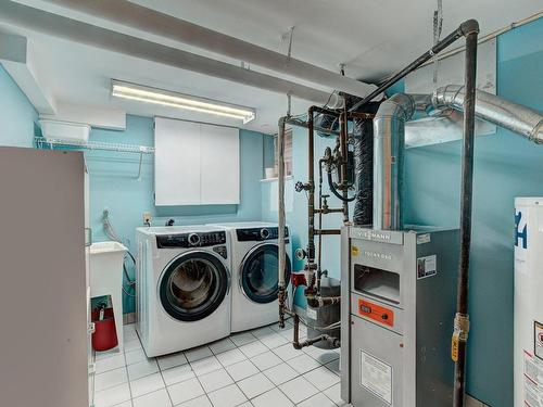 Salle de lavage - 212 Av. Kindersley, Mont-Royal, QC - Indoor Photo Showing Laundry Room