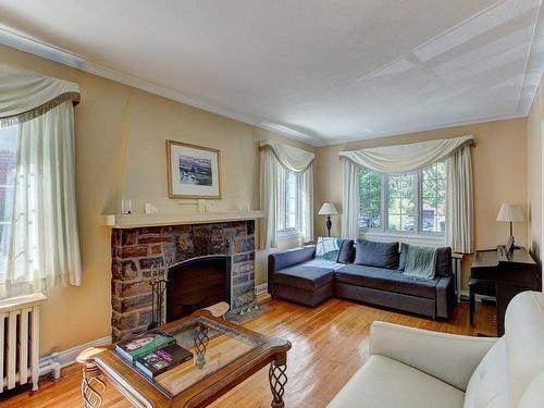 Salon - 212 Av. Kindersley, Mont-Royal, QC - Indoor Photo Showing Living Room With Fireplace